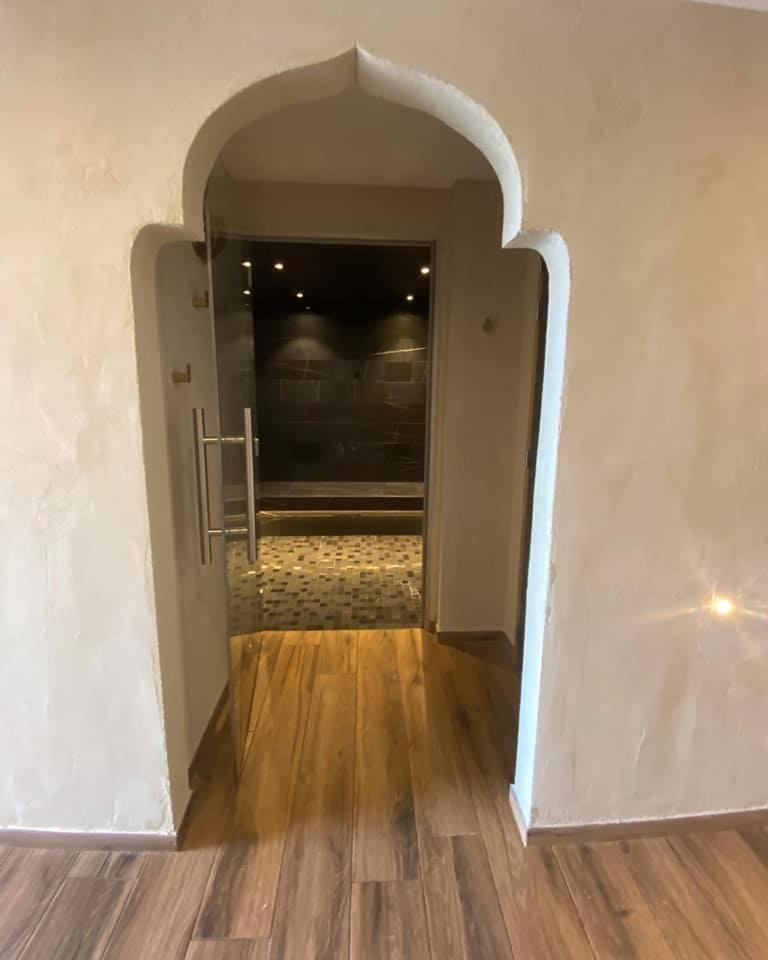 H85 Hotel Chatte Bagian luar foto