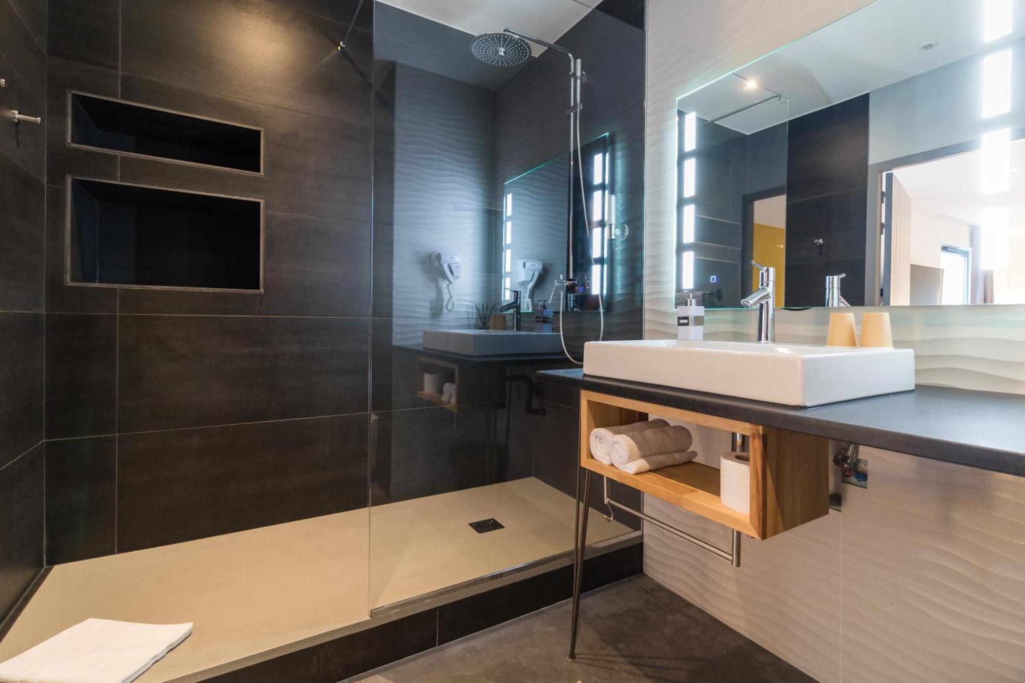 H85 Hotel Chatte Bagian luar foto