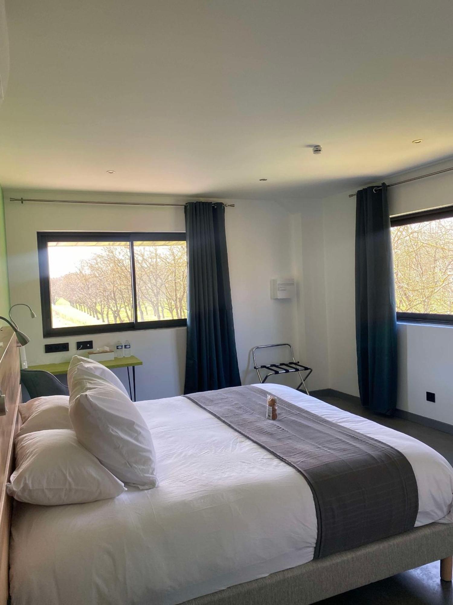 H85 Hotel Chatte Bagian luar foto